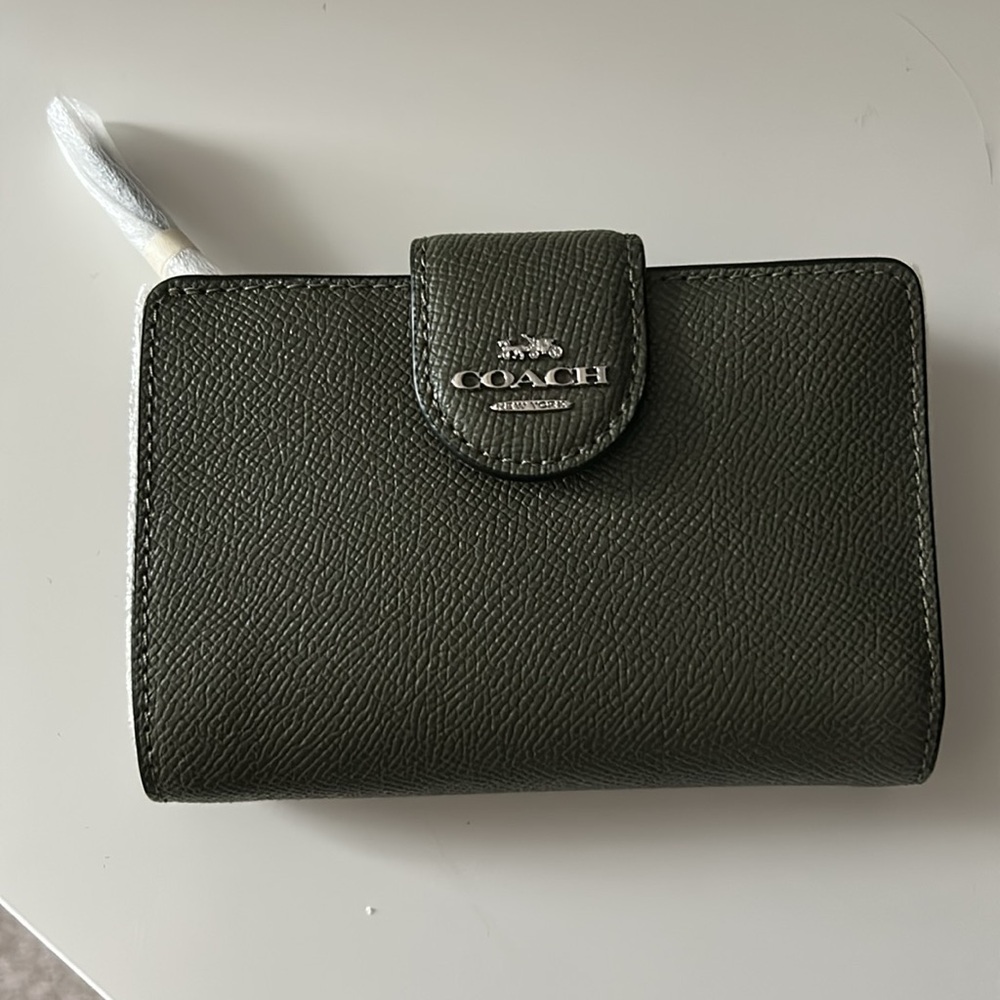 Coach Medium Corner Zip Wallet
